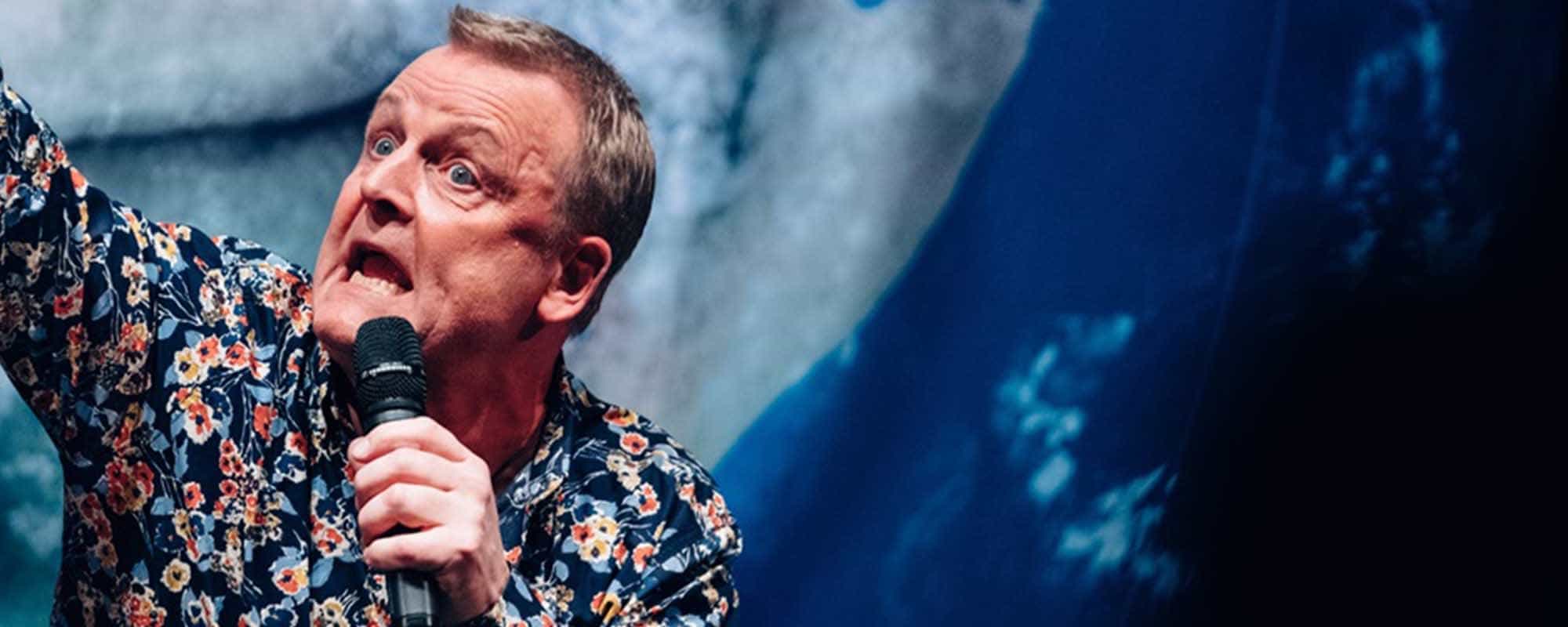 Komiker Jan Gintberg der laver stand up